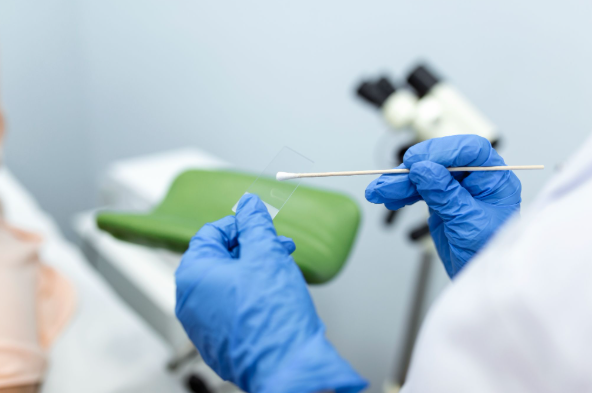 Avaliação inicial em clínica de reprodução assistida com coleta de material para diagnóstico de fertilidade